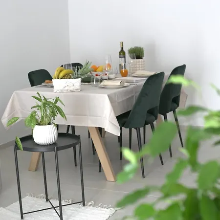 Mint Apartment Split